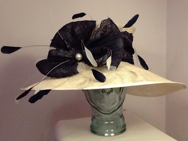 Hat 1775 Ivory and Navy