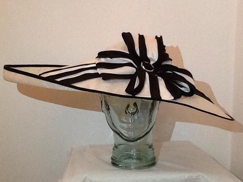 Hat 1597 Black and Ivory